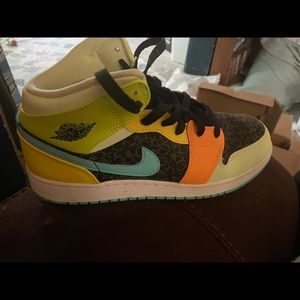 Nike Air Jordan 1 Mid SE Four Leaf Clover size: 7Y